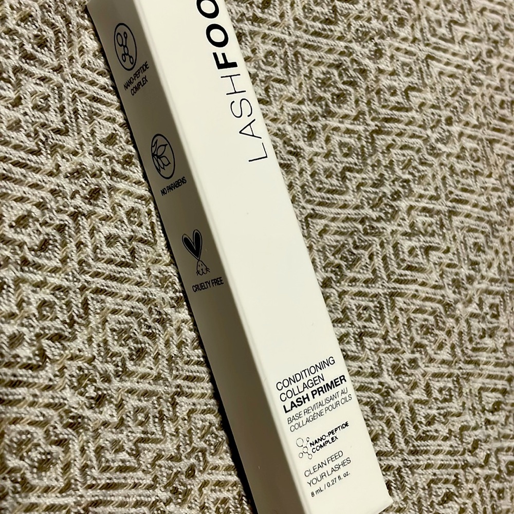 A conditioning Collagen lash primer
